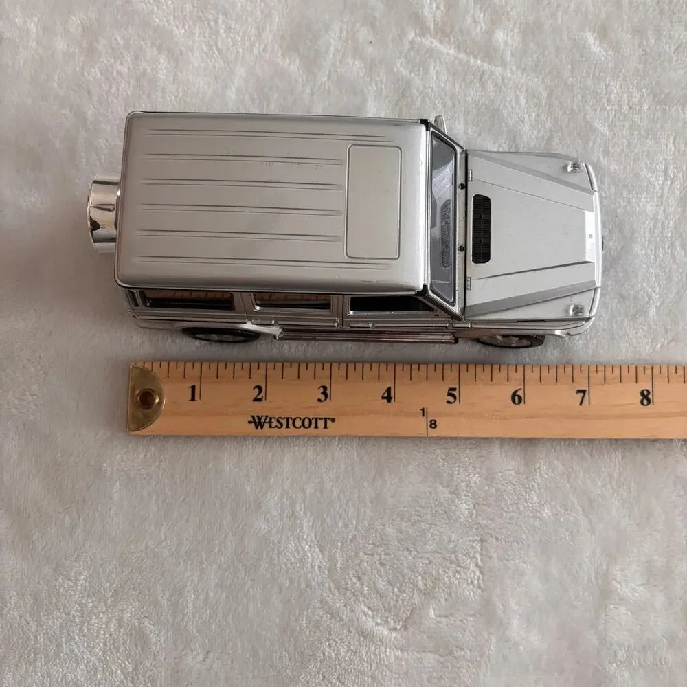Welly 2016 Mercedes G-Wagen 1/24 Diecast Silver G-Class Wagon SUV *Part Missing*